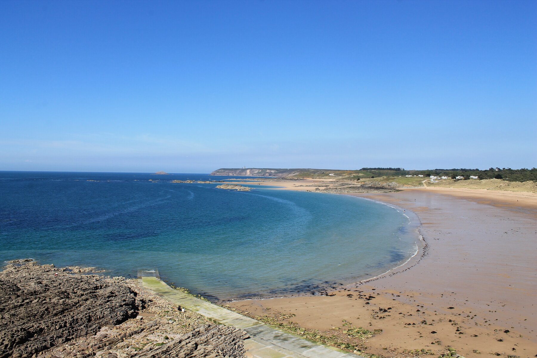 L'anse du Croc à Pléhérel-Plage, sable doré et eau turquoise